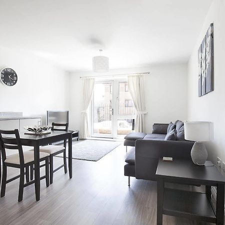 Campbell Park - City Stay Apartments ミルトン・ケインズ エクステリア 写真
