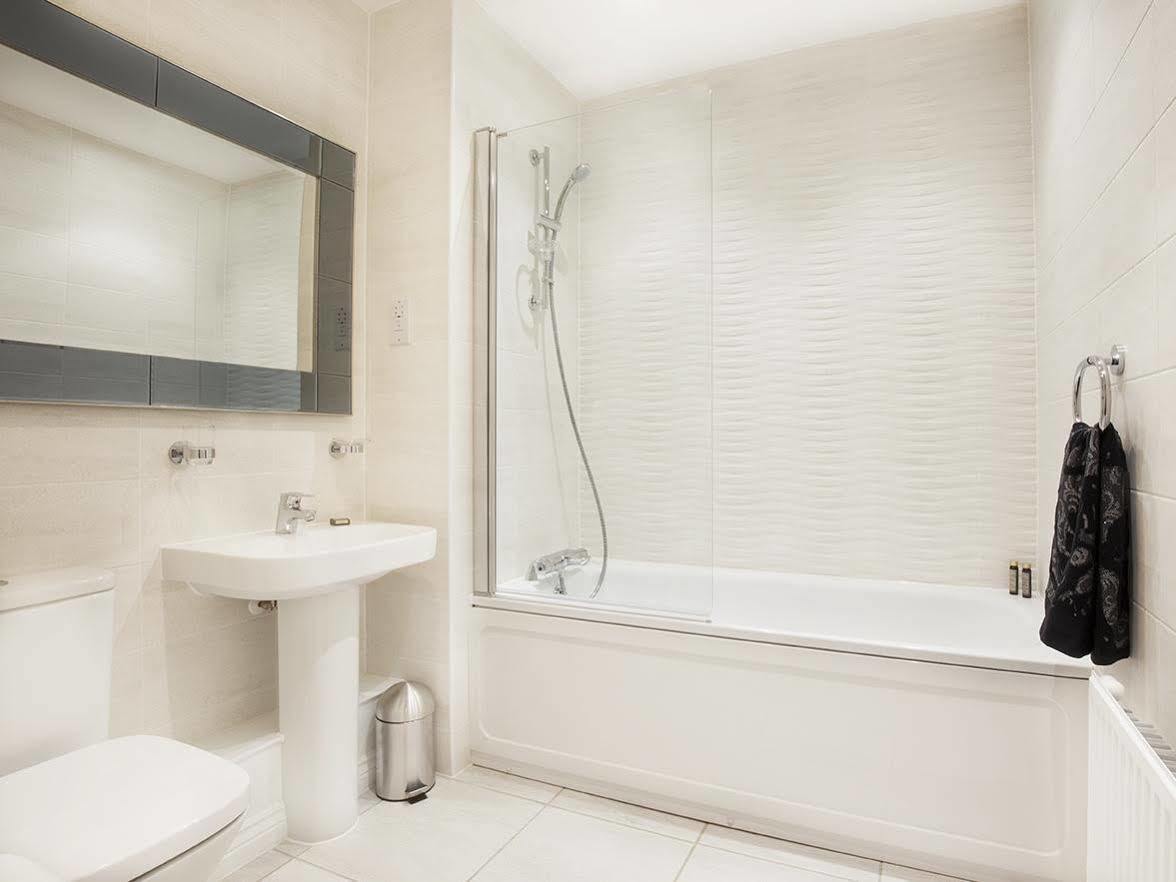 Campbell Park - City Stay Apartments ミルトン・ケインズ エクステリア 写真