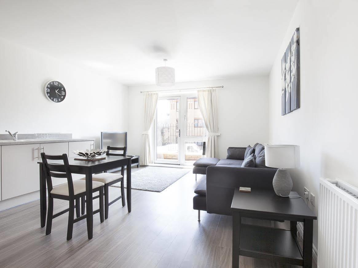 Campbell Park - City Stay Apartments ミルトン・ケインズ エクステリア 写真